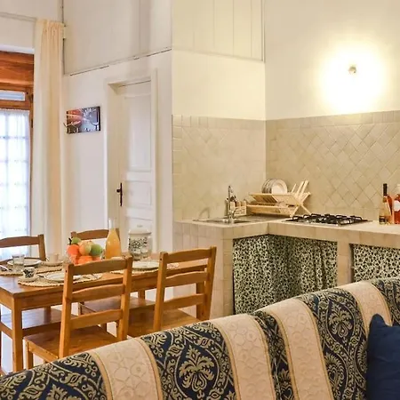 Lo Studio. Casa Centralissima Apartment